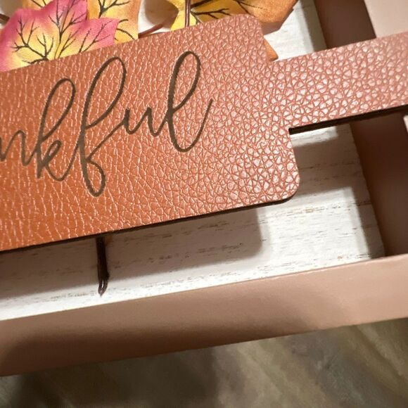 THANKFUL Wooden Sign Fall Decor Autumn Theme Warm Inviting Charm Farmhouse NWT - Picture 4 of 8